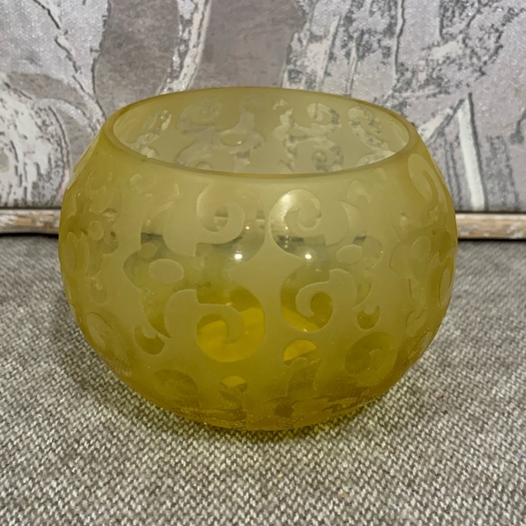 MIKASA Set of 4 Colored Frosted Damask Glass Votive Holders with Candles!🕯️ - Picture 7 of 14